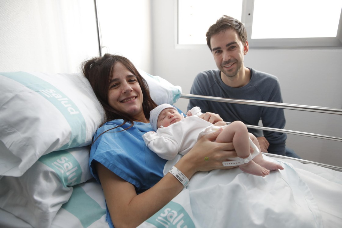 Nace en el Hospital Obispo Polanco el primer bebé turolense del año, una niña