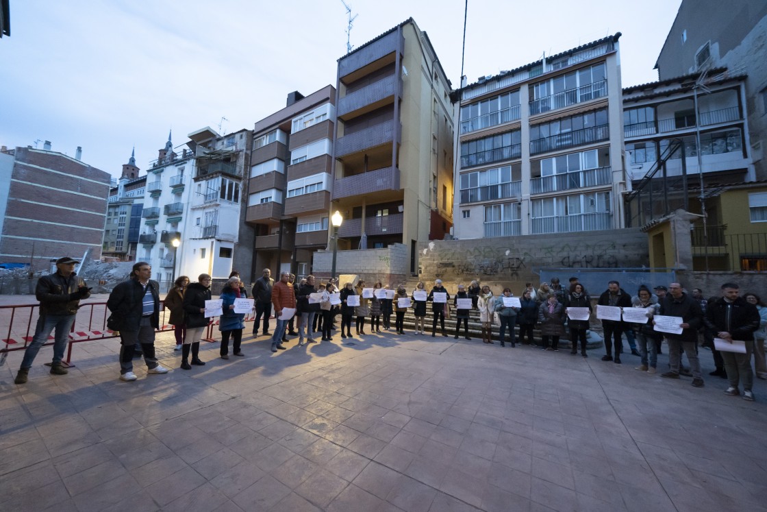 Los vecinos de la calle San Francisco denuncian la inacción municipal en el callejón del Gato