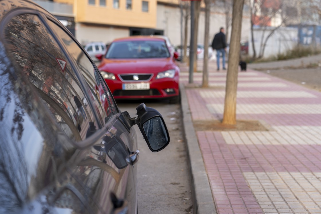 Al menos 35 vehículos  estacionados en la Fuenfresca, dañados la pasada madrugada por actos vandálicos