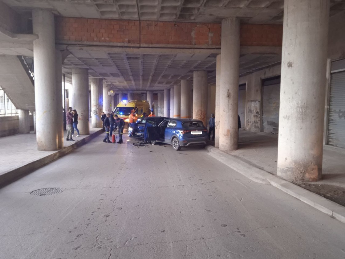 Cuatro heridos leves tras un aparatoso accidente de tráfico en el túnel de Paola Blasco de Alcañiz