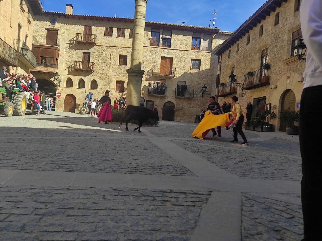 Las aguederas celebran a su patrona con cambios de corporación y toreando vaquillas