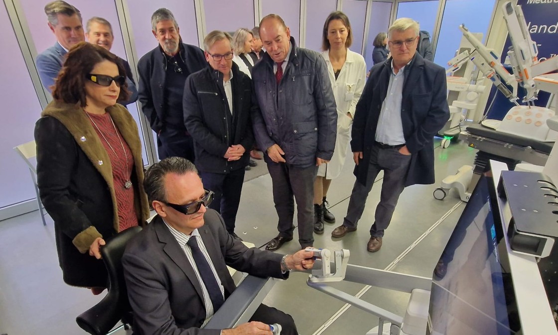 Los cirujanos del Hospital Obispo Polanco y el Colegio de Médicos demandan la cirugía robótica en Teruel