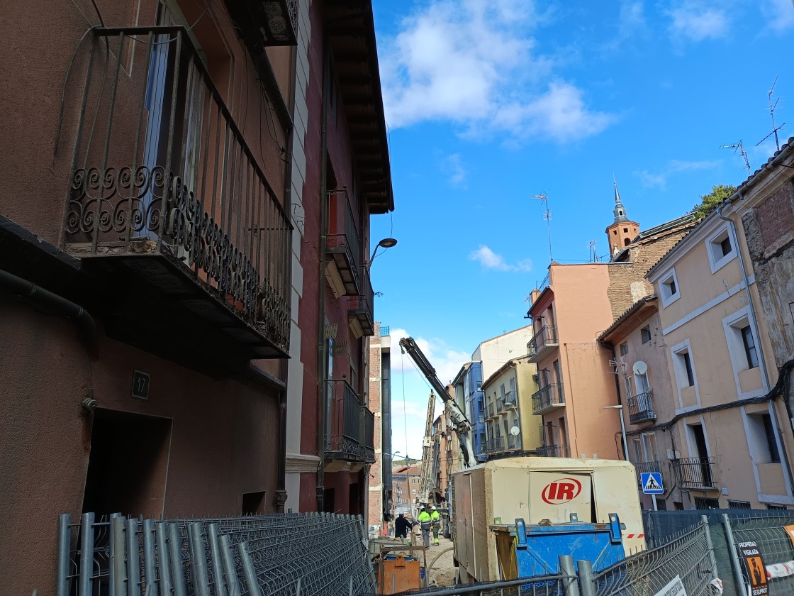 La colocación de pilotes del muro de la calle San Francisco, cerca de finalizar