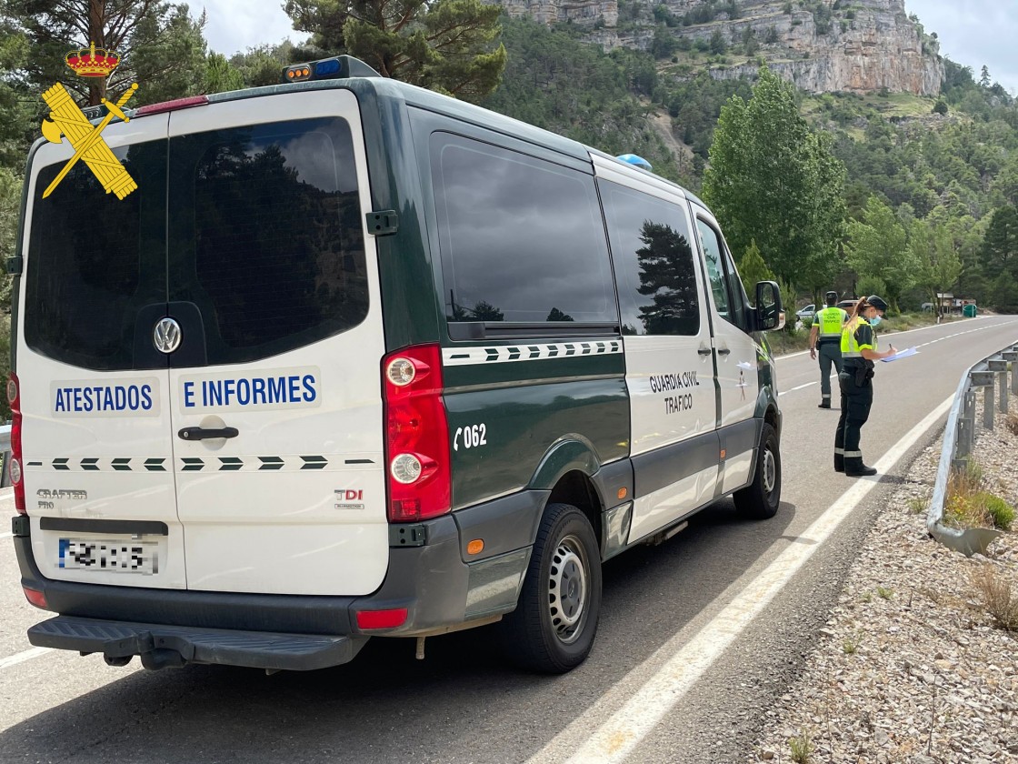 La Guardia Civil investiga a un conductor que sufrió un siniestro vial cuando circulaba bajo la influencia del alcohol