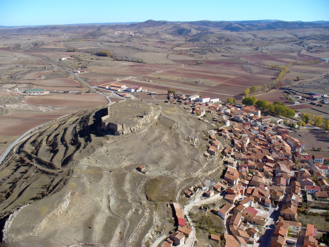 El Castillo de Cedrillas, un enclave que pasó de ser asentamiento romano a aldea medieval fortificada