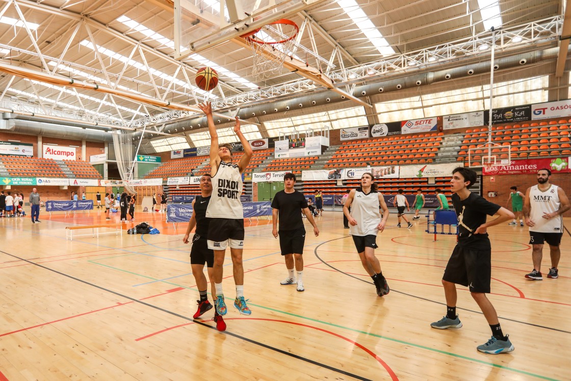 Casi 300 deportistas de 78 equipos dan color al 3x3 Por la Infancia