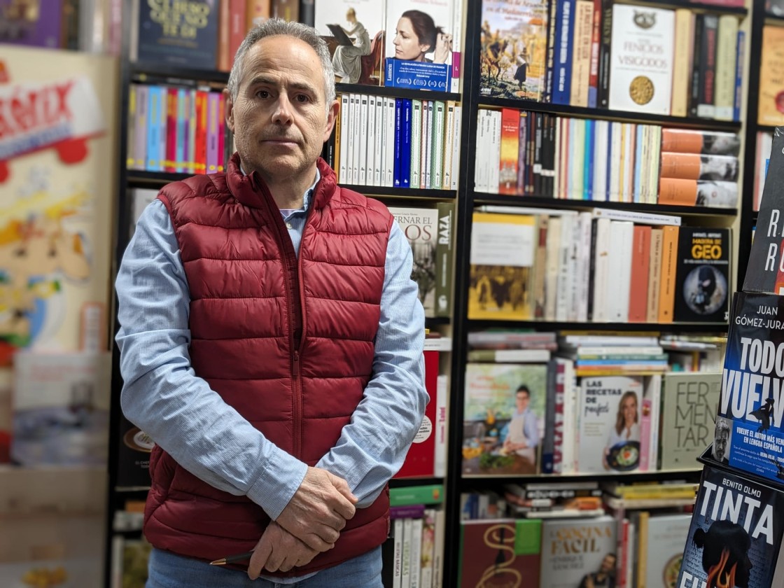 Tomás Cirujeda Navarro, presidente de la Asociación de Libreros de Teruel: “Las ferias del libro son un estímulo para el desarrollo cultural y social de toda ciudad”