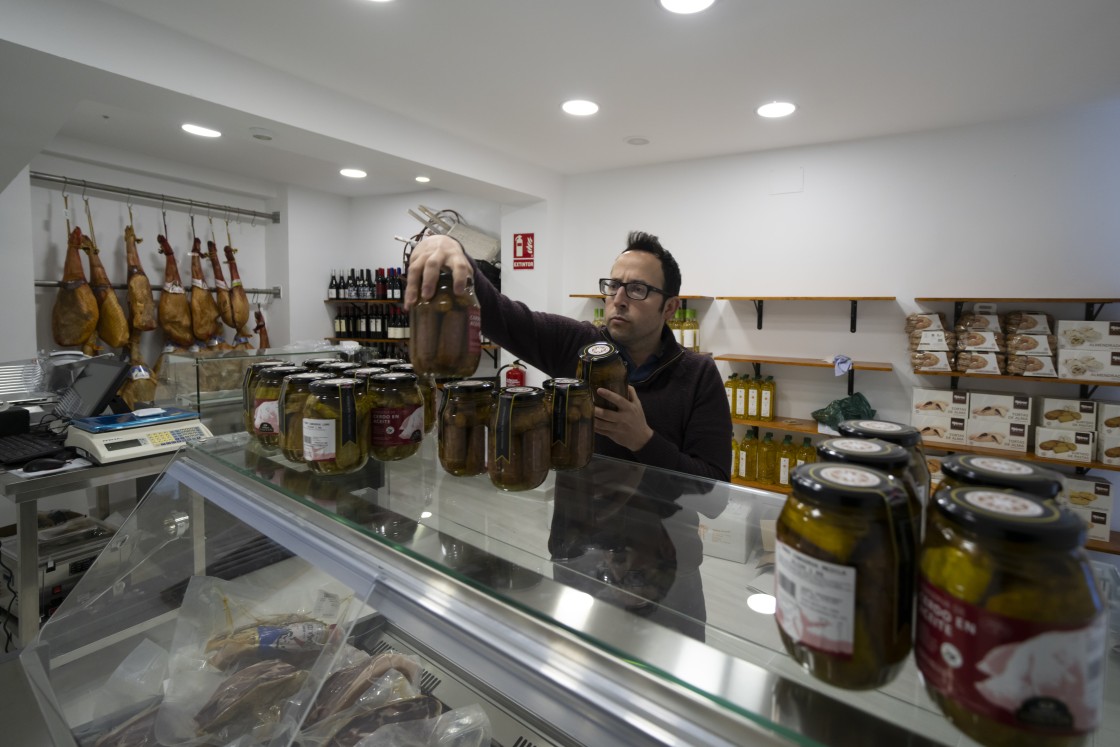 Degusta Teruel se reubica para crecer tras perder su almacén de la calle San Francisco