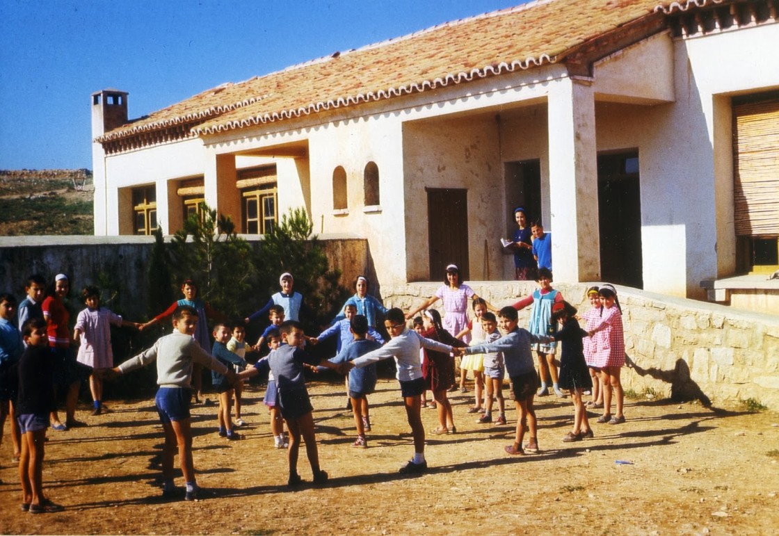 Castelnou restaura las viejas escuelas como sala polivalente y de coworking