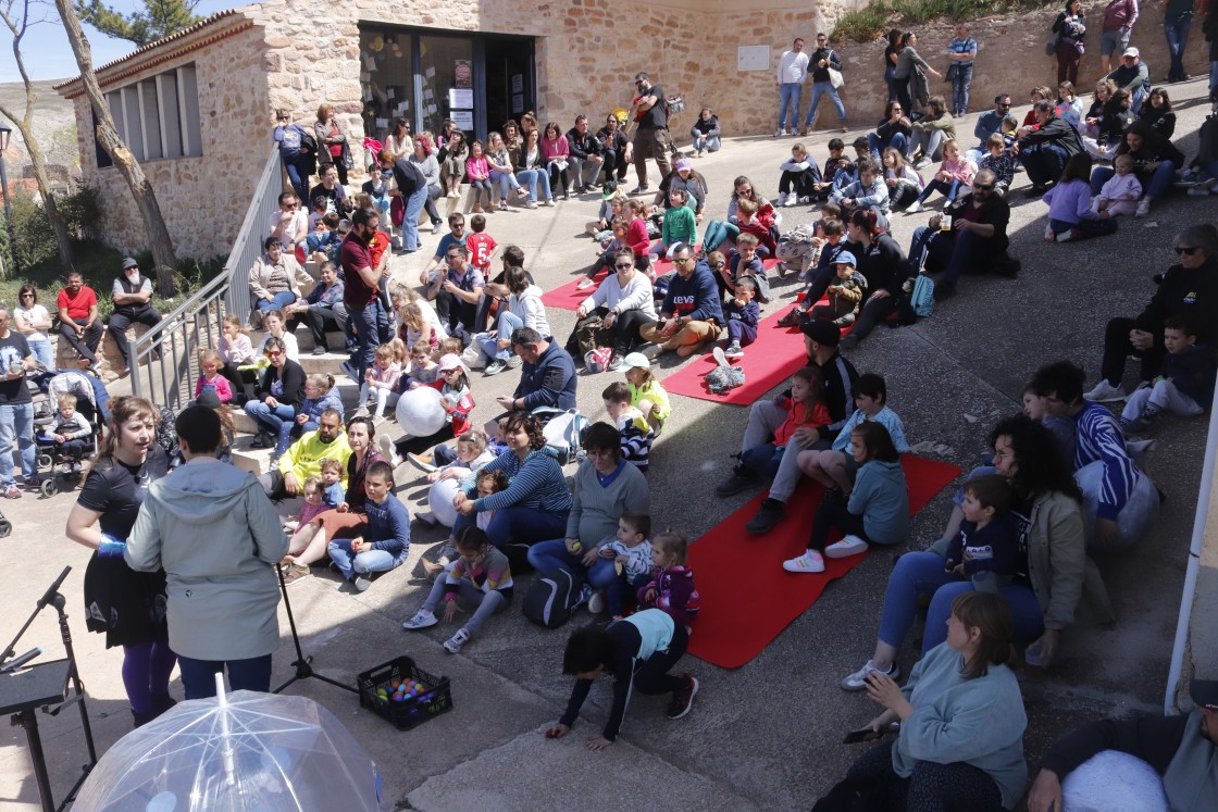 Jarque de la Val enamora a cientos de visitantes con La Magia del Cielo en el marco del festival A Tu Aire