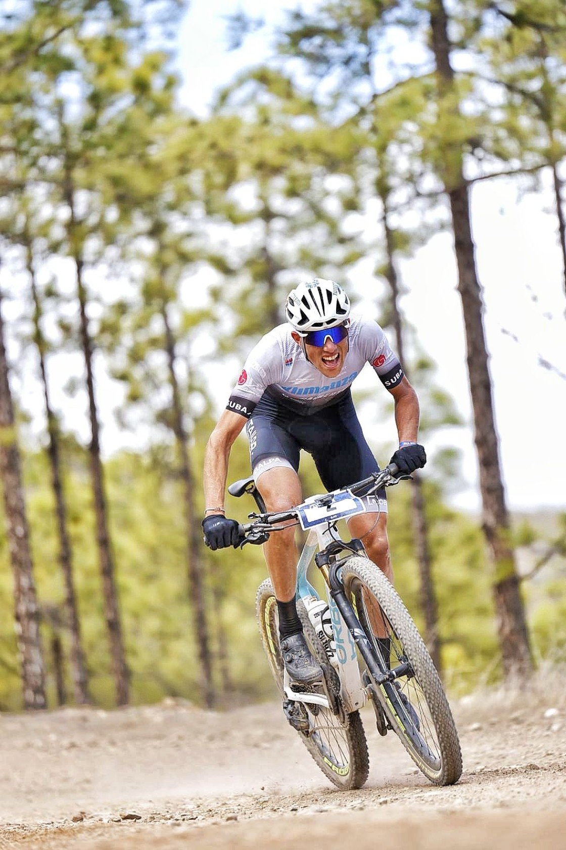 Roberto Bou termina octavo en su estreno en la Fred.Olsen Express Transgrancanaria Bike