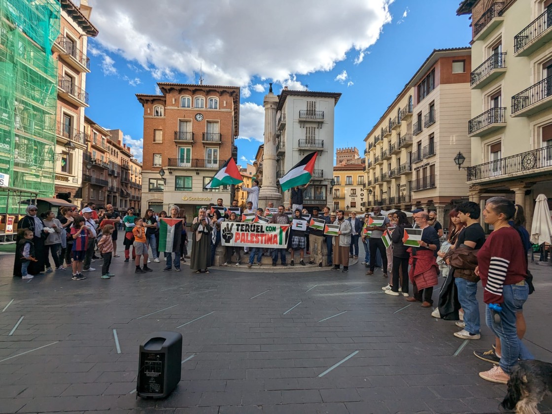 Unas 70 personas gritan en el Torico contra el fin de la ocupación de Gaza