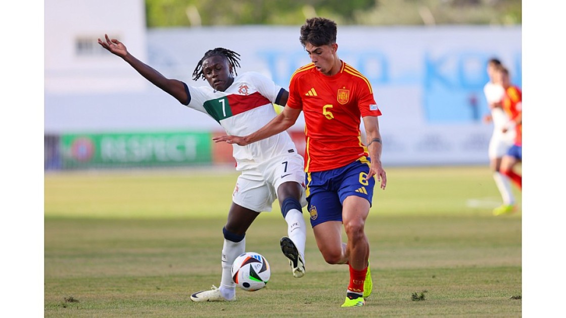 Espanha de Juan Hernández cai na estreia europeia contra Portugal