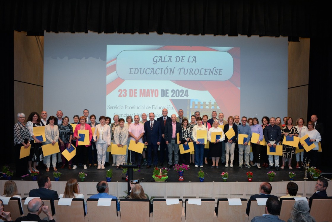 Homenaje al personal  de Educación por su dedicación al alumnado