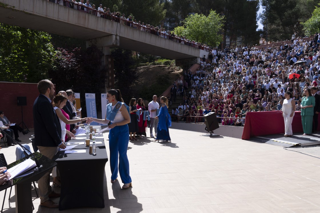 La Facultad de Ciencias Sociales y Humanas celebra el acto de graduación de los estudiantes que comenzaron en pandemia