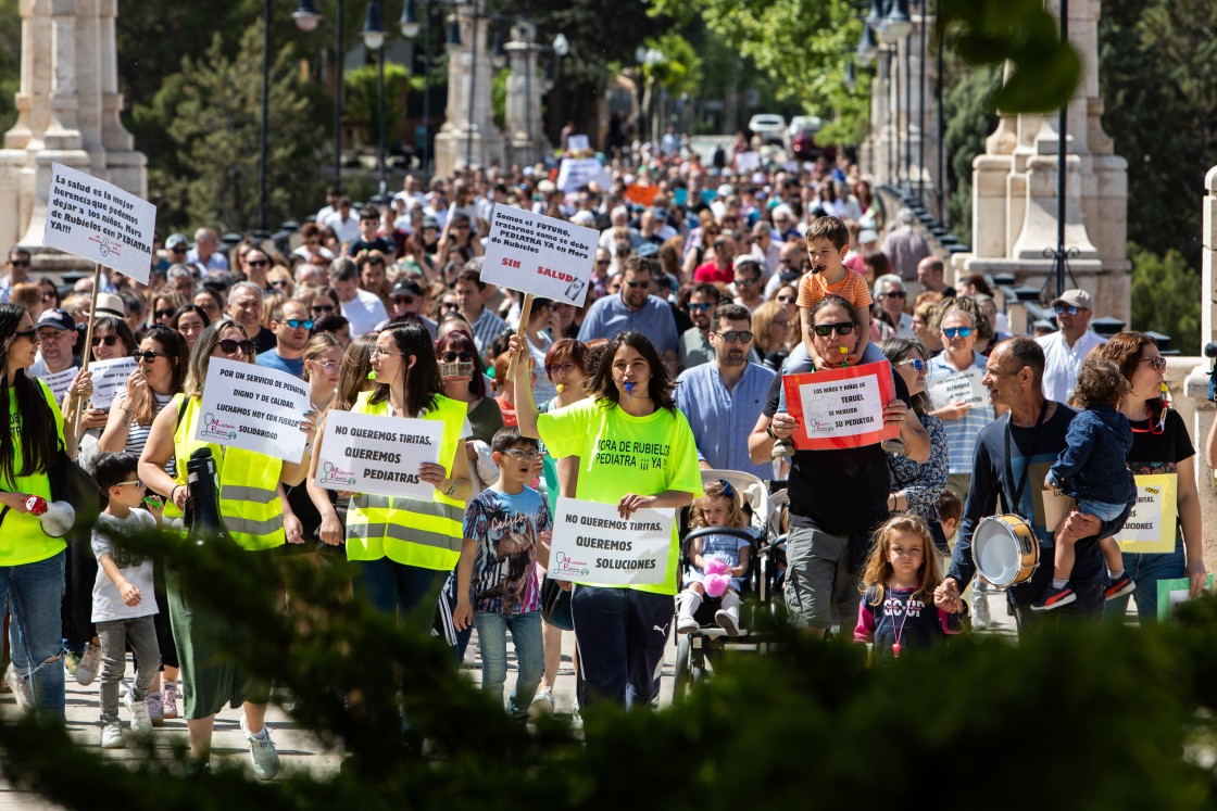 Teruel se moviliza en defensa de la correcta atención sanitaria pediátrica de los niños y niñas de la provincia