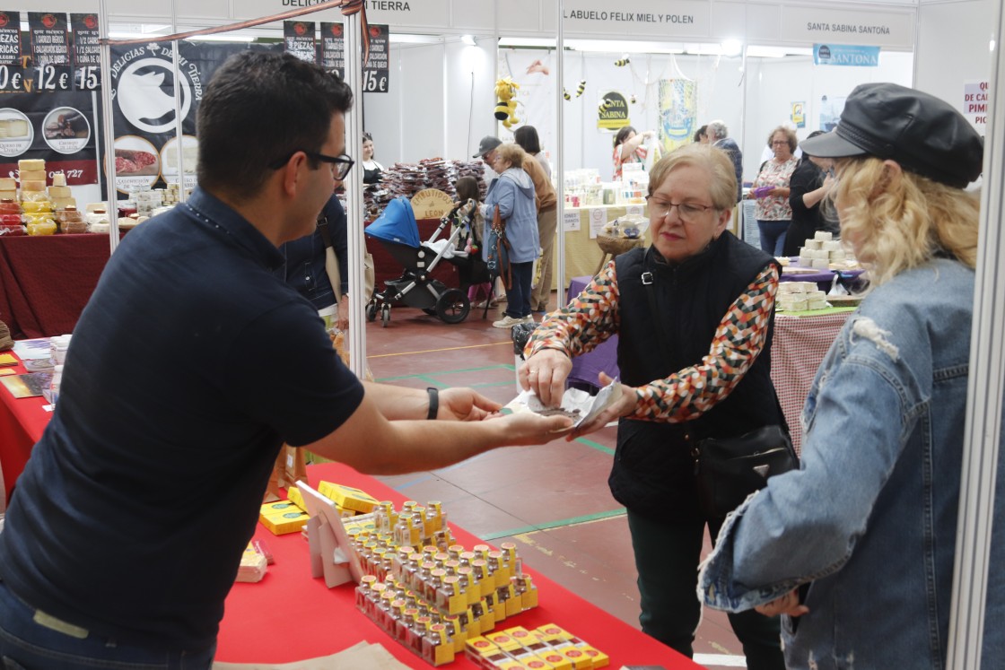 Monreal reivindica en la Feria del Azafrán su producto estrella