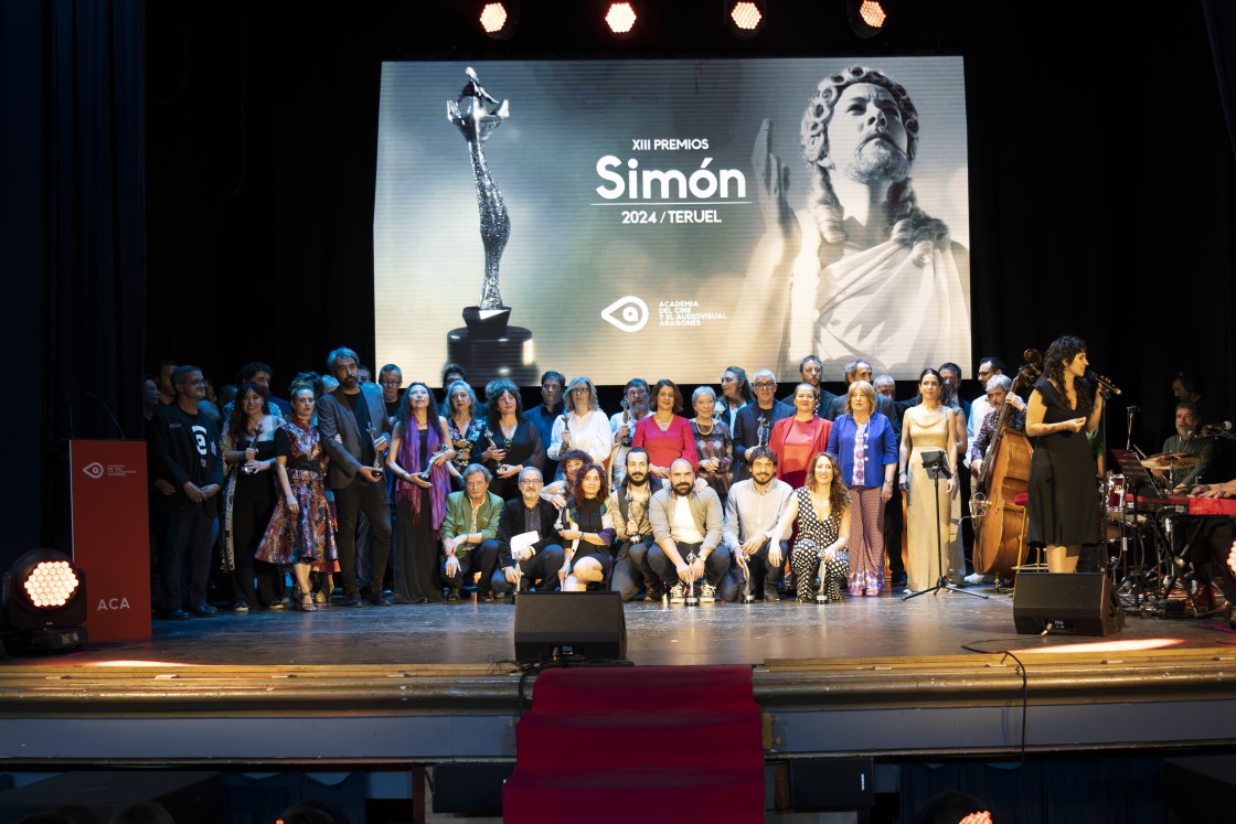 ‘El nuevo barrio’ de Víctor Izquierdo triunfa con siete premios en la noche de los Simón