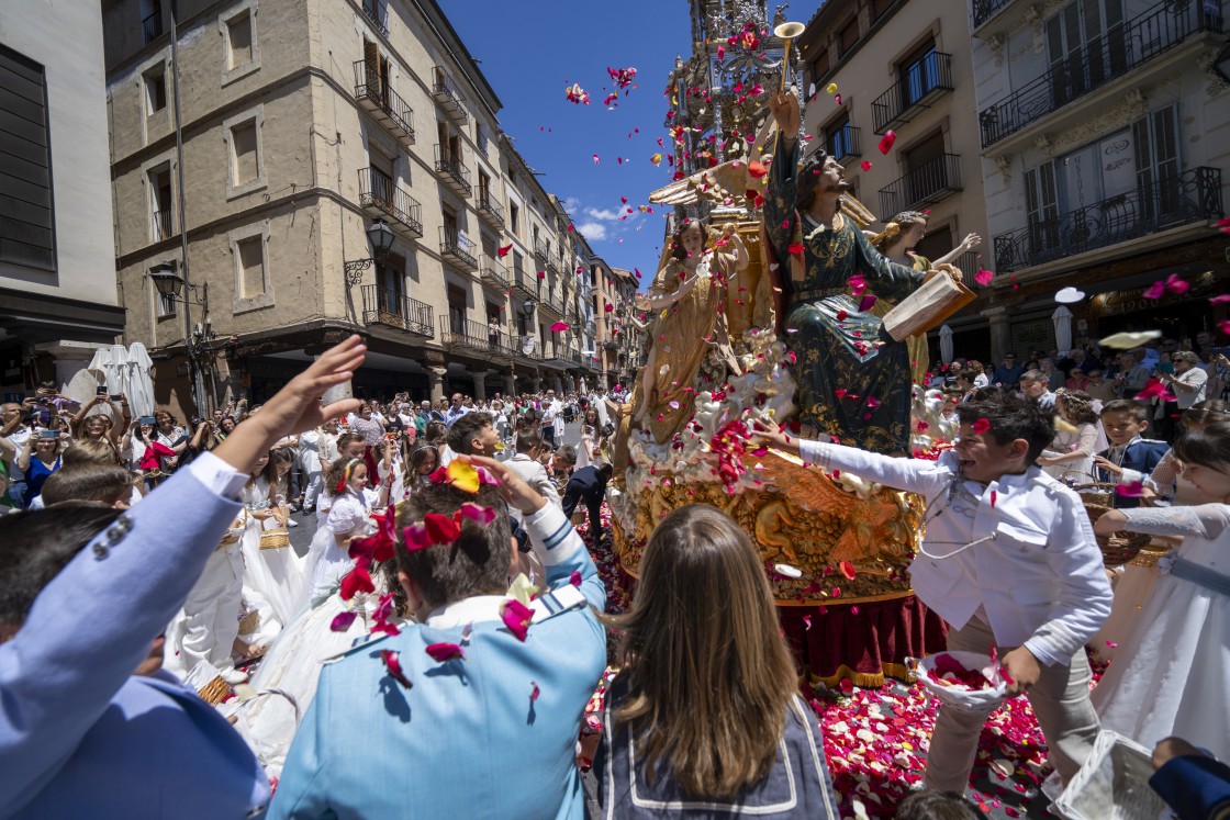 Satué invita a superar el individualismo  en la celebración  del Corpus Christi