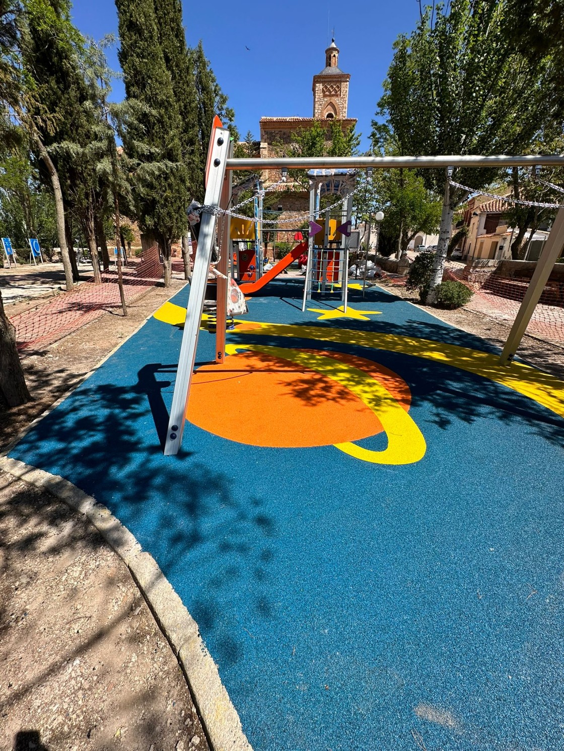 Los niños de Perales del Alfambra y Villalba Alta podrán disfrutar de los nuevos parques infantiles el viernes