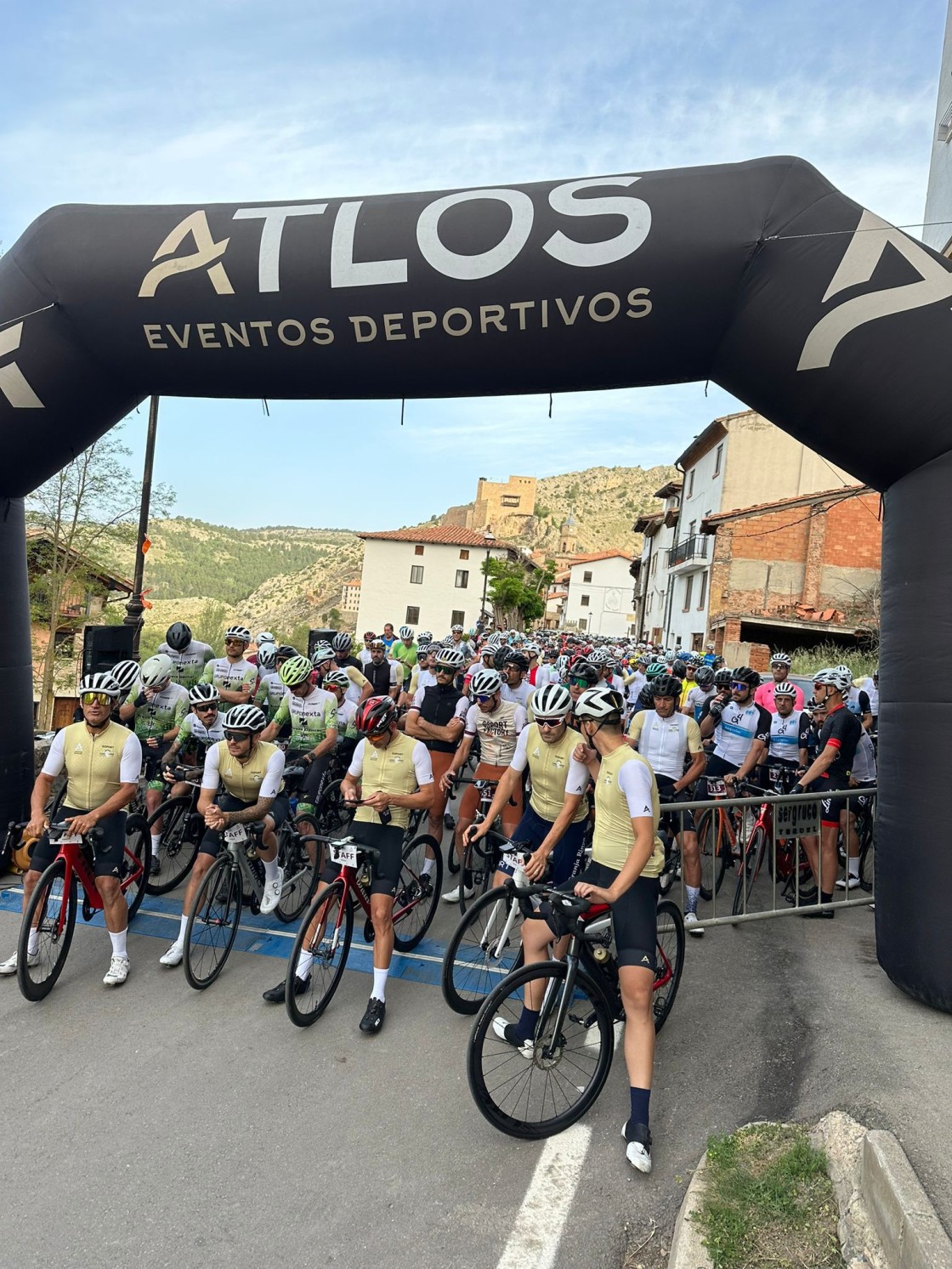 Las bicicletas invaden Alcalá de la Selva en una multitudinaria Cicloturista de Sierra de Gúdar