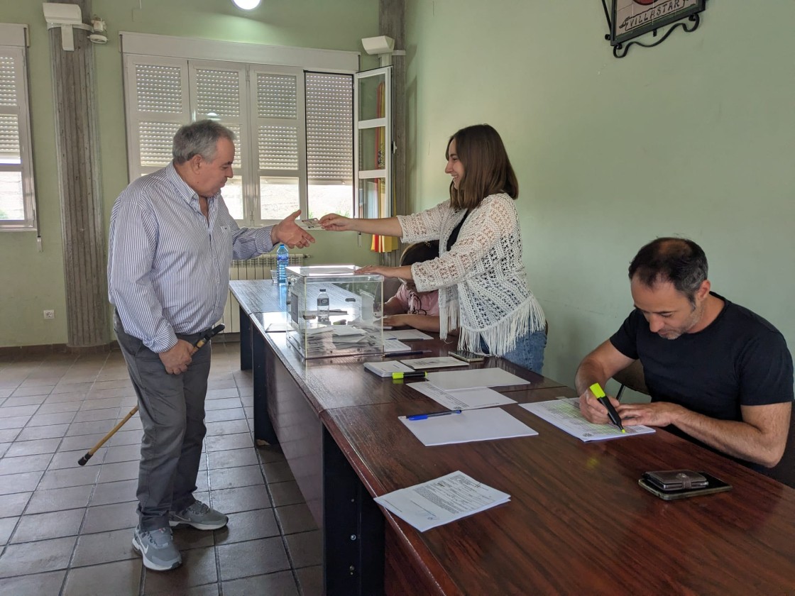 La participación electoral en la provincia de Teruel cae más de siete puntos hasta las 14 horas