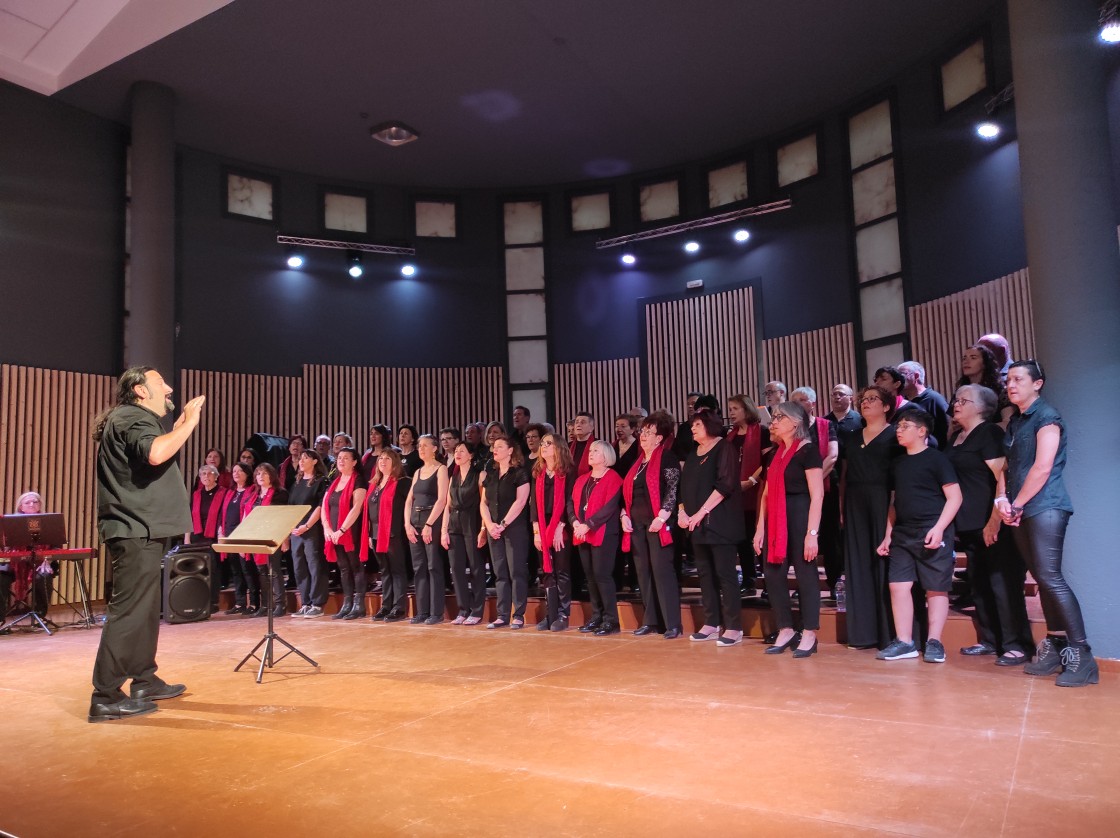 Los turolenses disfrutan de un magnífico recital de los coros de Teruel y Ademuz