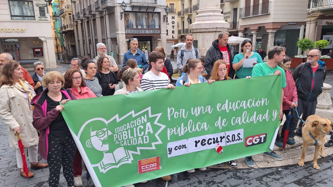 CCOO y CGT se concentran en Teruel “por una educación pública de calidad y con recursos”