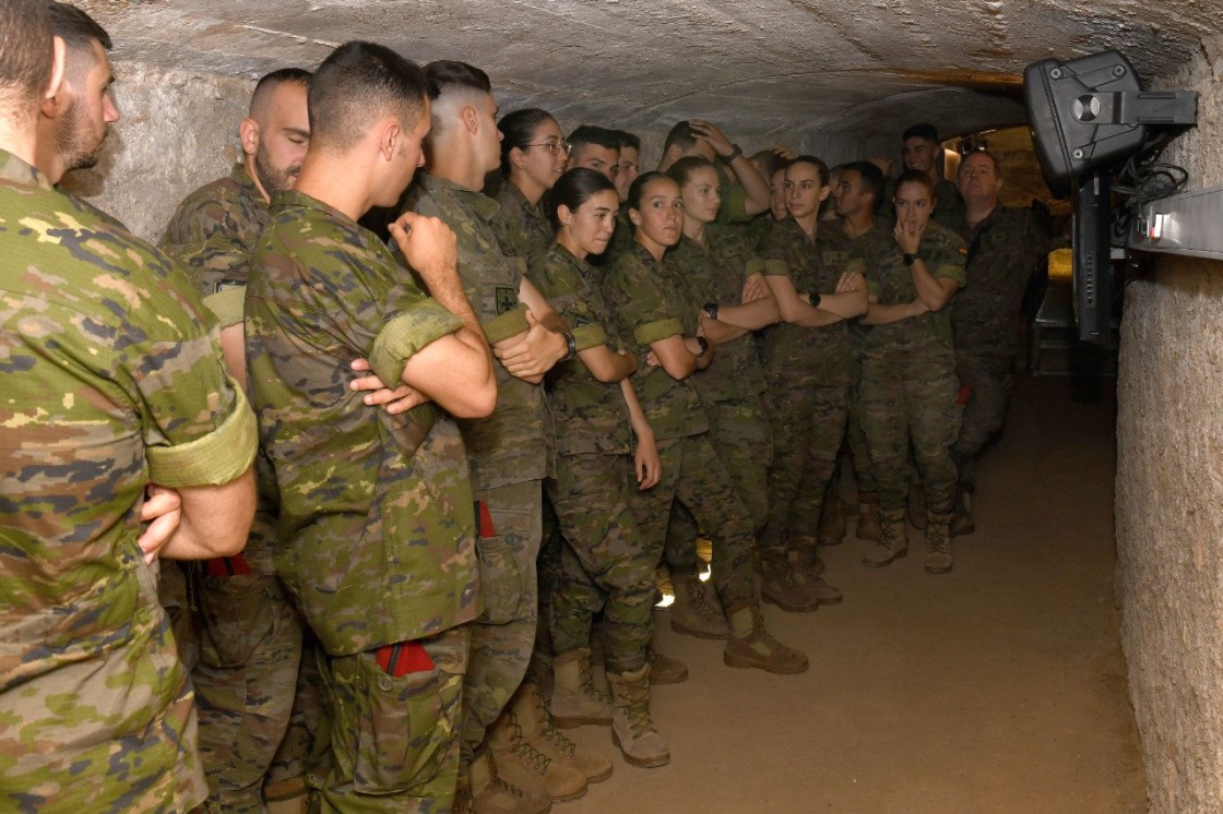 Más de 40 cadetes de la Academia General Militar conocen Alcañiz y su patrimonio