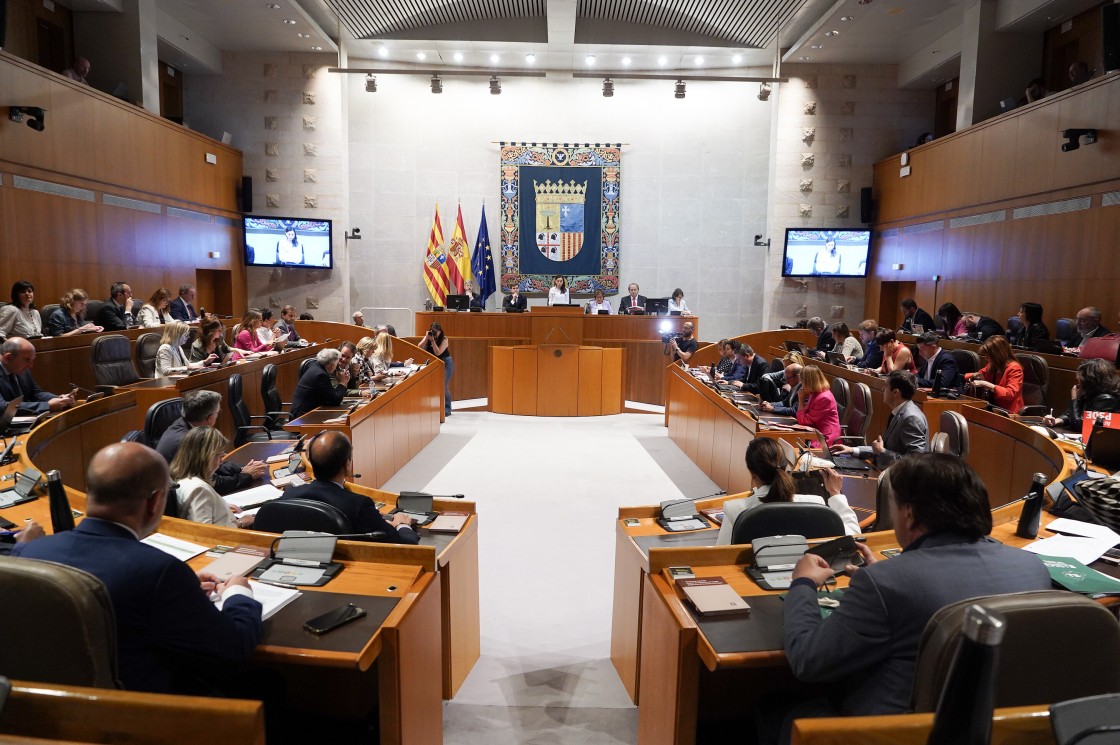 Las Cortes piden impulsar casas canguro en el medio rural para la conciliación