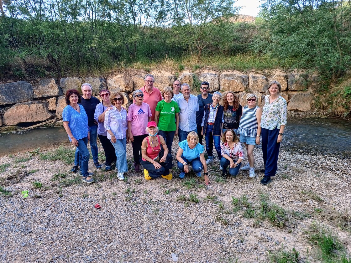 El Club de Lectura de la Biblioteca de la Uned cierra el curso con una sesión junto al río Alfambra