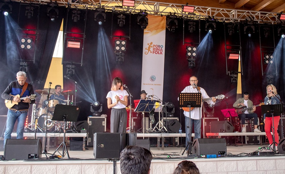 Eduardo Paz lleva al Poborina las canciones de La Bullonera, Labordeta y Carbonell