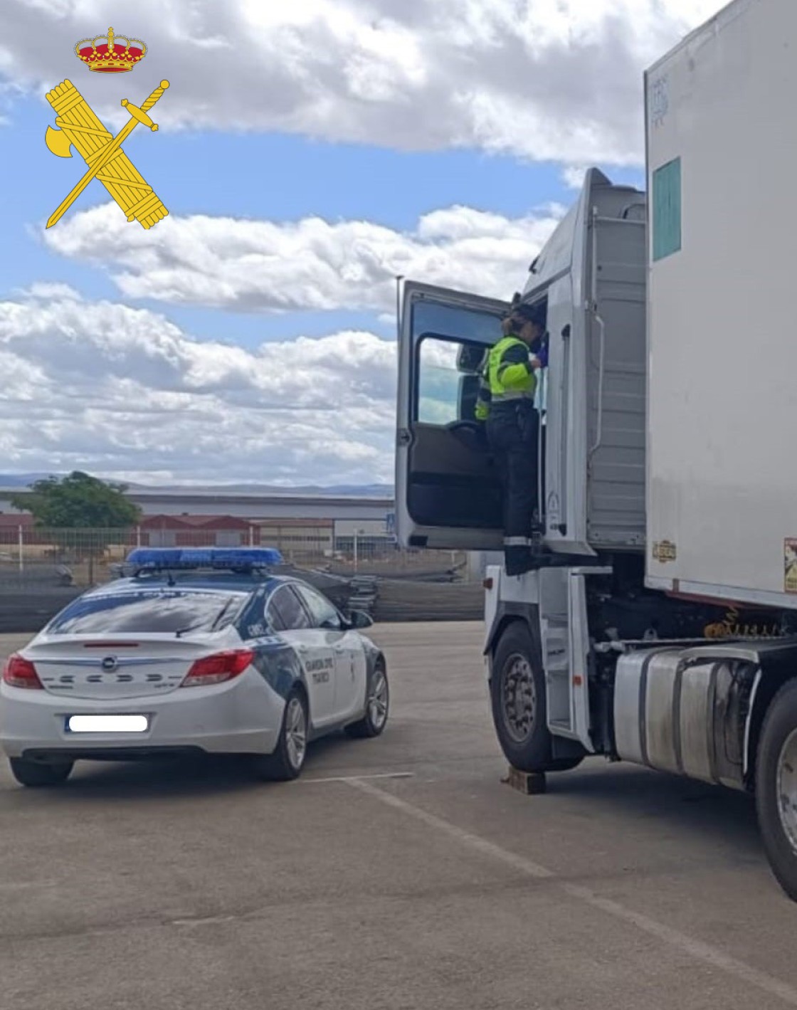 La Guardia Civil de Teruel formula 34 denuncias a conductores en un dispositivo de control del transporte realizado en la autovía A-23, término municipal de Villafranca del Campo
