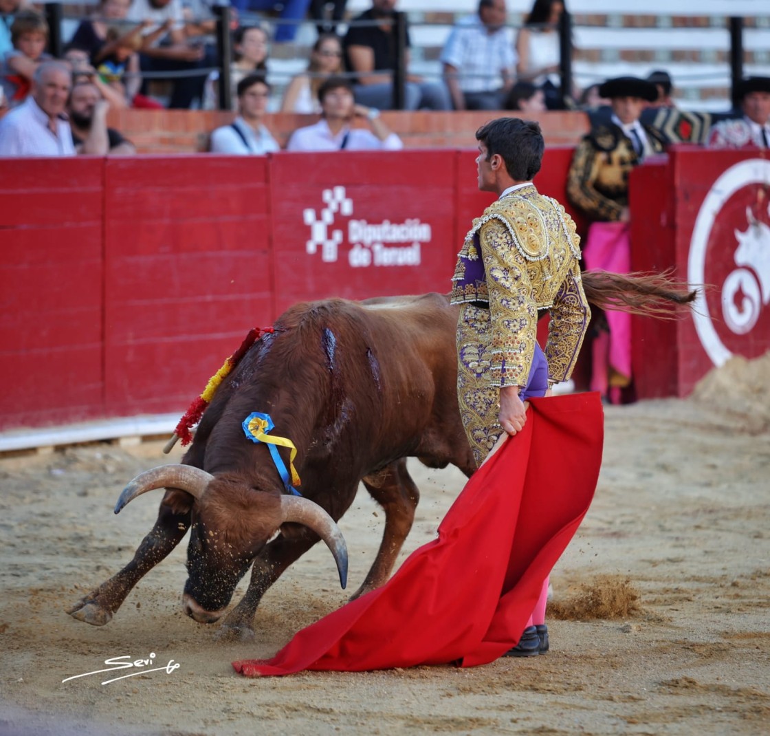 Juan A. Torrijos demuestra madurez y corta un solitario trofeo en la novillada de Teruel