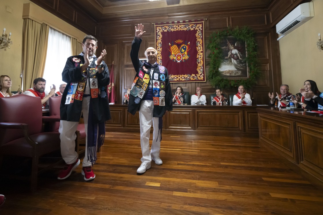 Evaristo Cosa ya viste la casaca de Vaquillero del Año con los escudos de todas las peñas