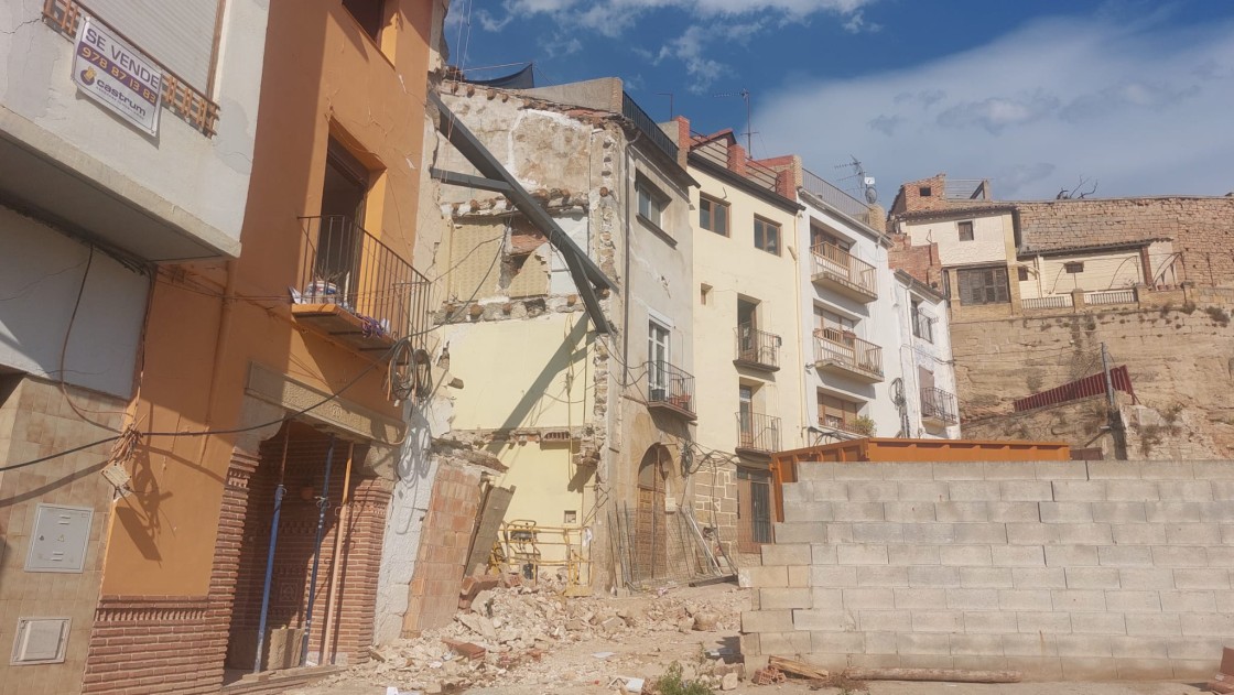 Ordenan el derribo de otra casa en la calle Trinidad  de Alcañiz por el reventón