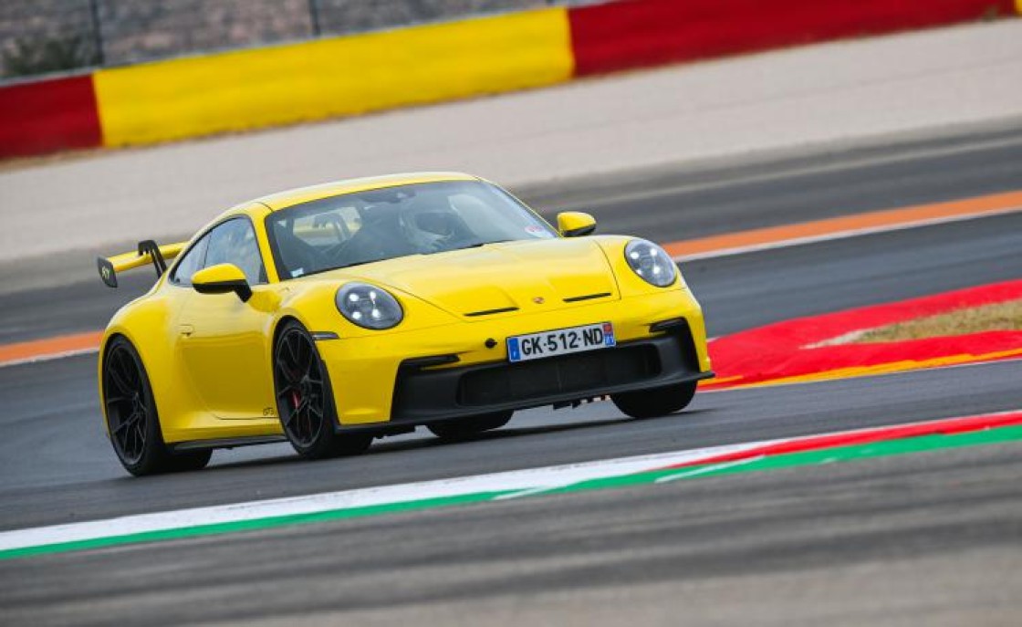 El France Porsche estrena con buen tono el nuevo asfalto de Motorland