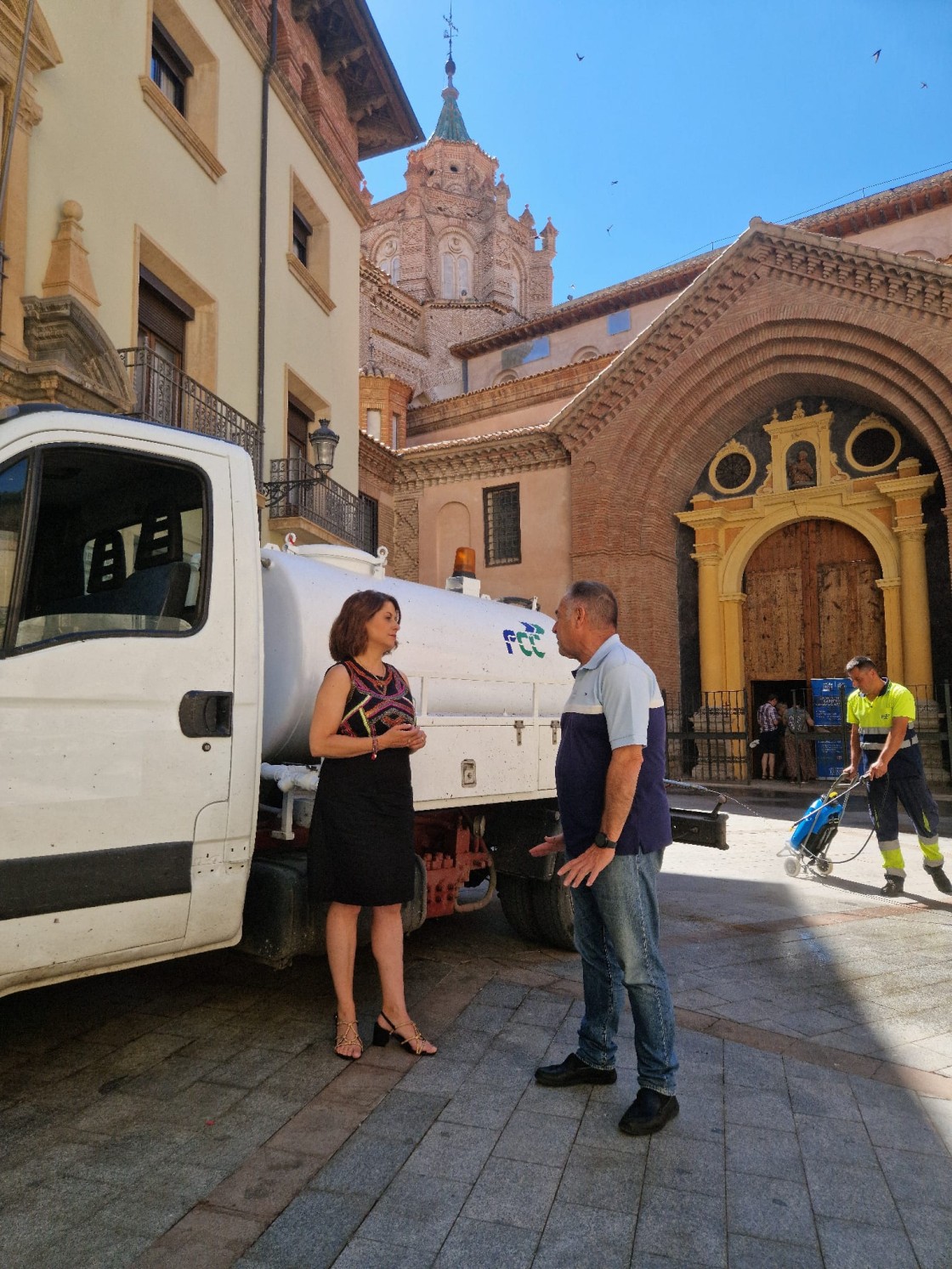 El dispositivo especial con 40 operarios concluye la limpieza de las calles de Teruel tras la Vaquilla