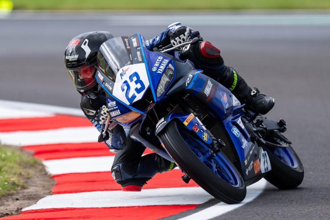 Gonzalo Sánchez sabe sufrir frente a  la lluvia de Donington