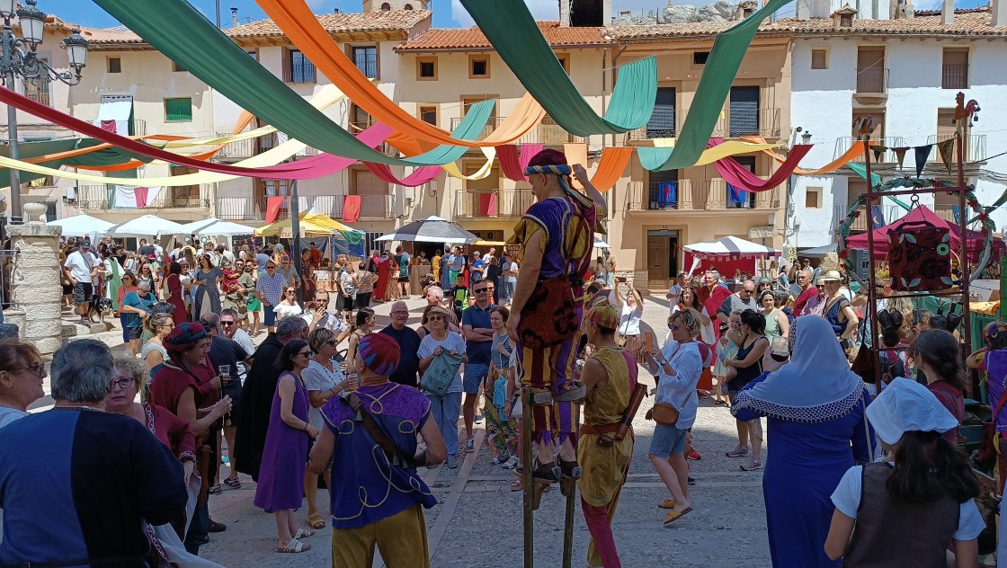 Montalbán vuelve a su pasado medieval con teatro, mercadillo, música y muchas ganas de fiesta