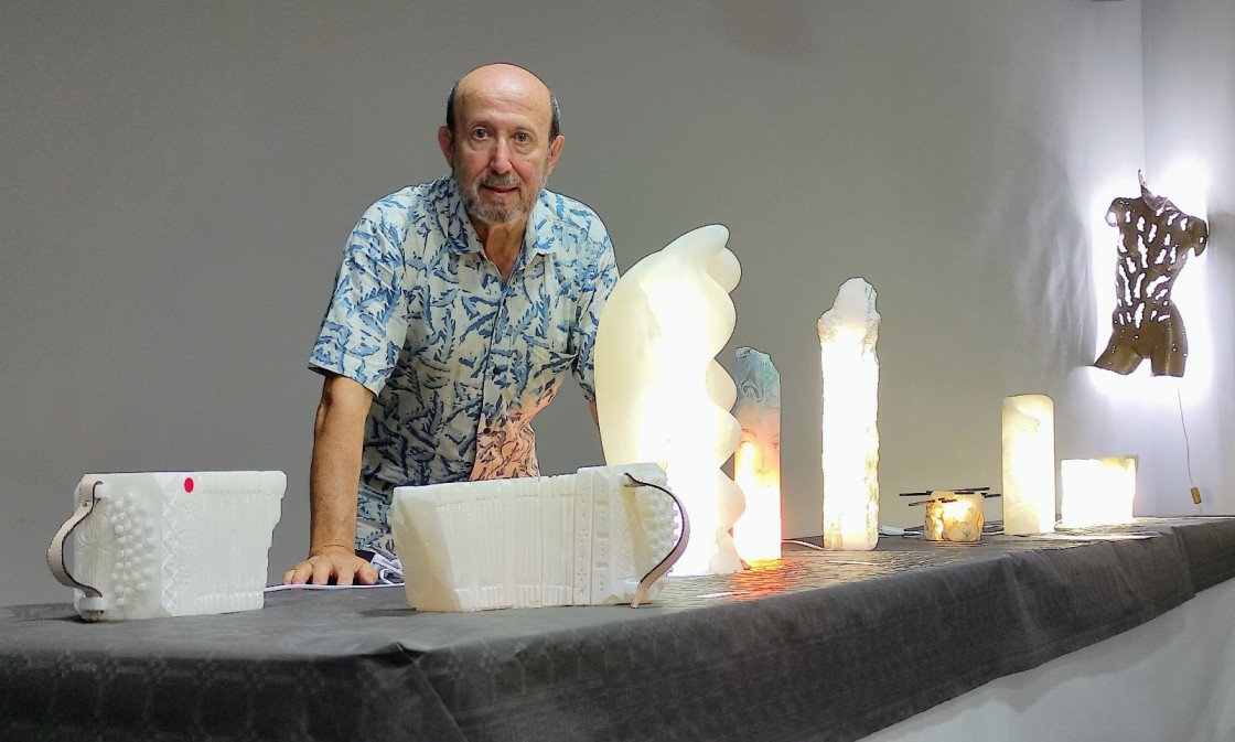 Simón Domingo, el escultor de Muniesa que hace dialogar a la piedra y a la luz