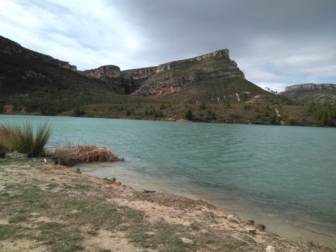 Castellote aconseja no bañarse en el embalse de Santolea debido a los lodos