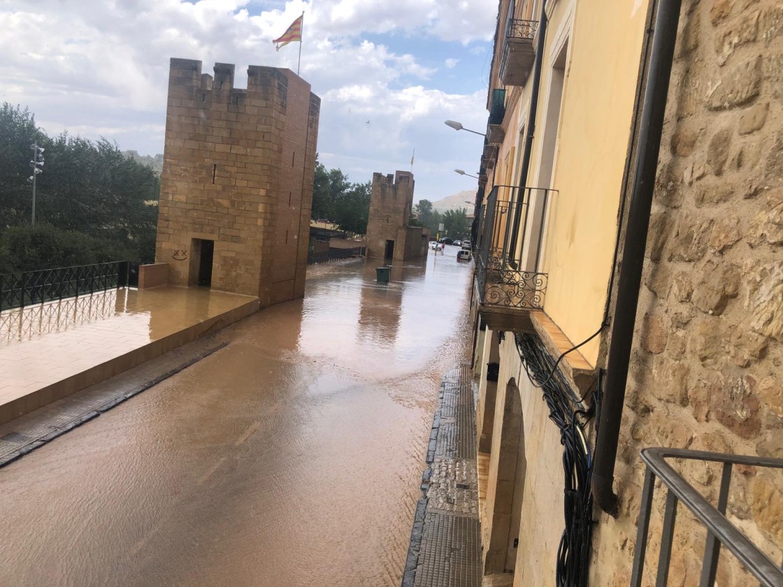 El malestar vecinal por el estado del casco viejo aflora con las obras de las travesías en el Muro de Santiago