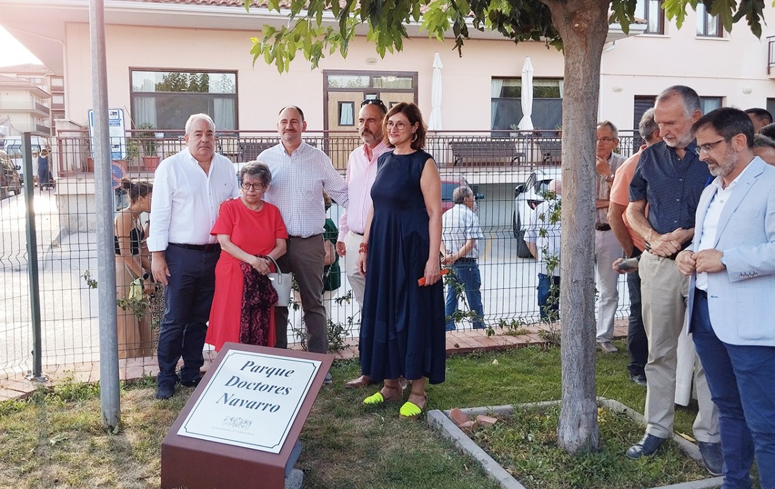 Valderrobres dedica un parque a los doctores y hermanos Navarro Tafalla