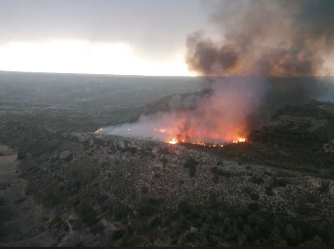 El rayo de una tormenta provoca un incendio en el Desierto de Calanda que quema 5 hectáreas