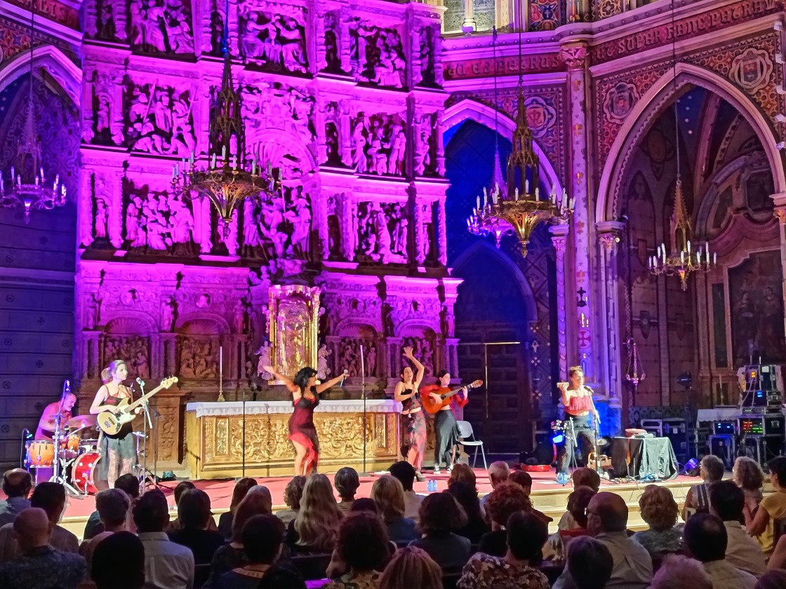 Maruja Limón llena de rumba y flamenco la iglesia de San Pedro en Teruel