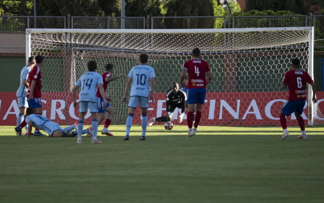 Taliby se entrena con el Teruel y ‘redebuta’ bajo palos en la derrota en Valencia