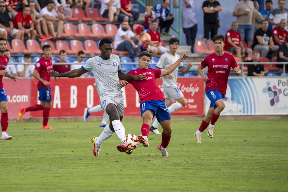 El CD Teruel empieza a ajustar piezas y cosecha un empate (1-1) en su inicio liguero en Pinilla