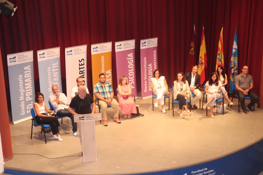 La Facultad da la bienvenida a nuevos alumnos con la ilusión por bandera