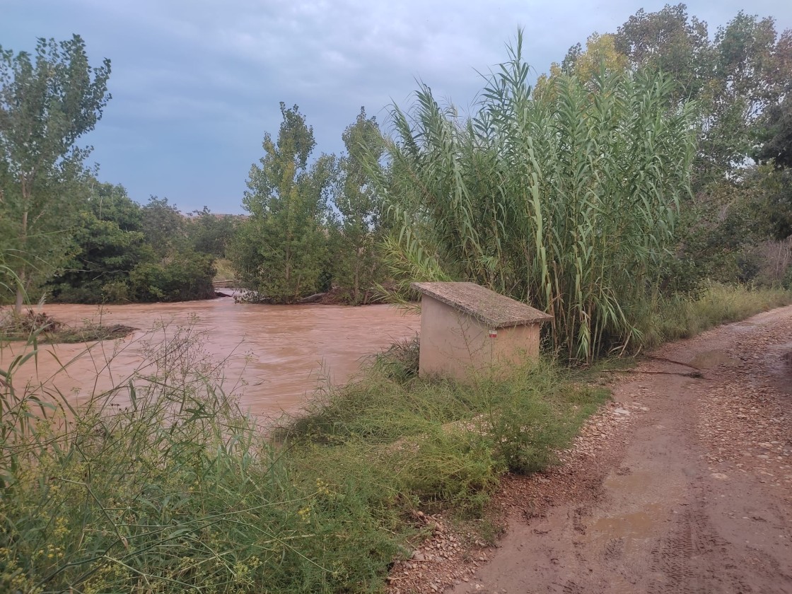 La turbidez obliga a cortar el agua en los 9 municipios que se abastecen de Oliete